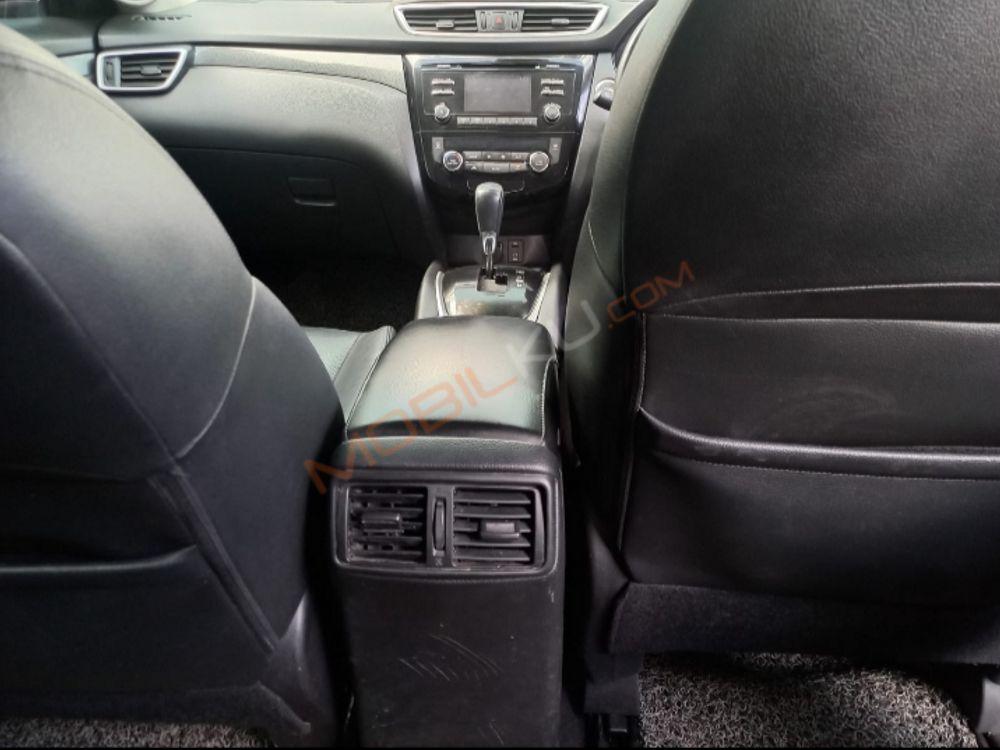 Mobil Nissan X-Trail 2015