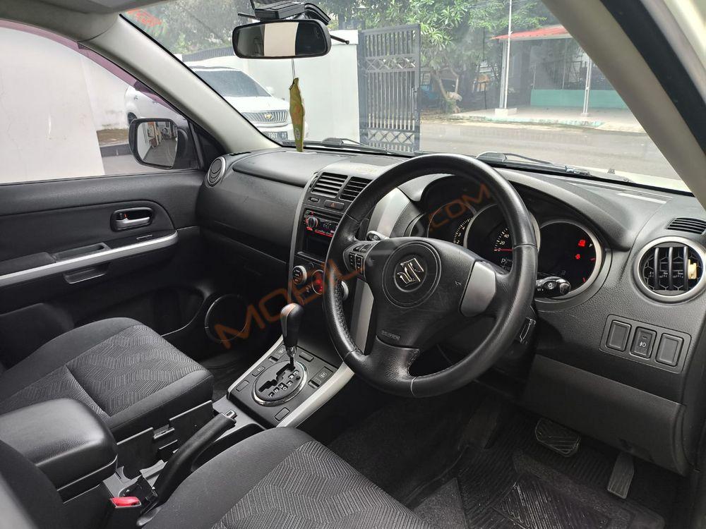 Mobil Suzuki Grand Vitara 2016