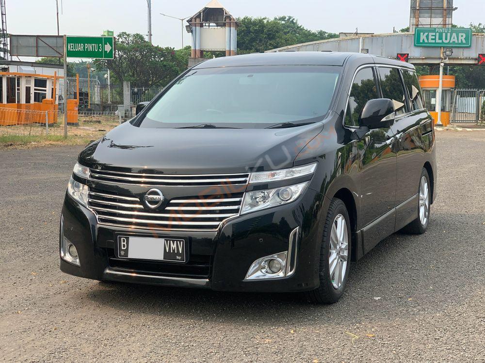 Mobil Nissan Elgrand 2013