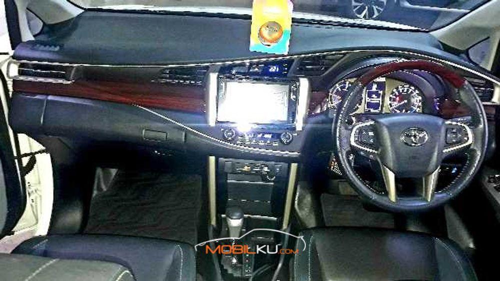 Mobil Toyota Kijang Innova 2019