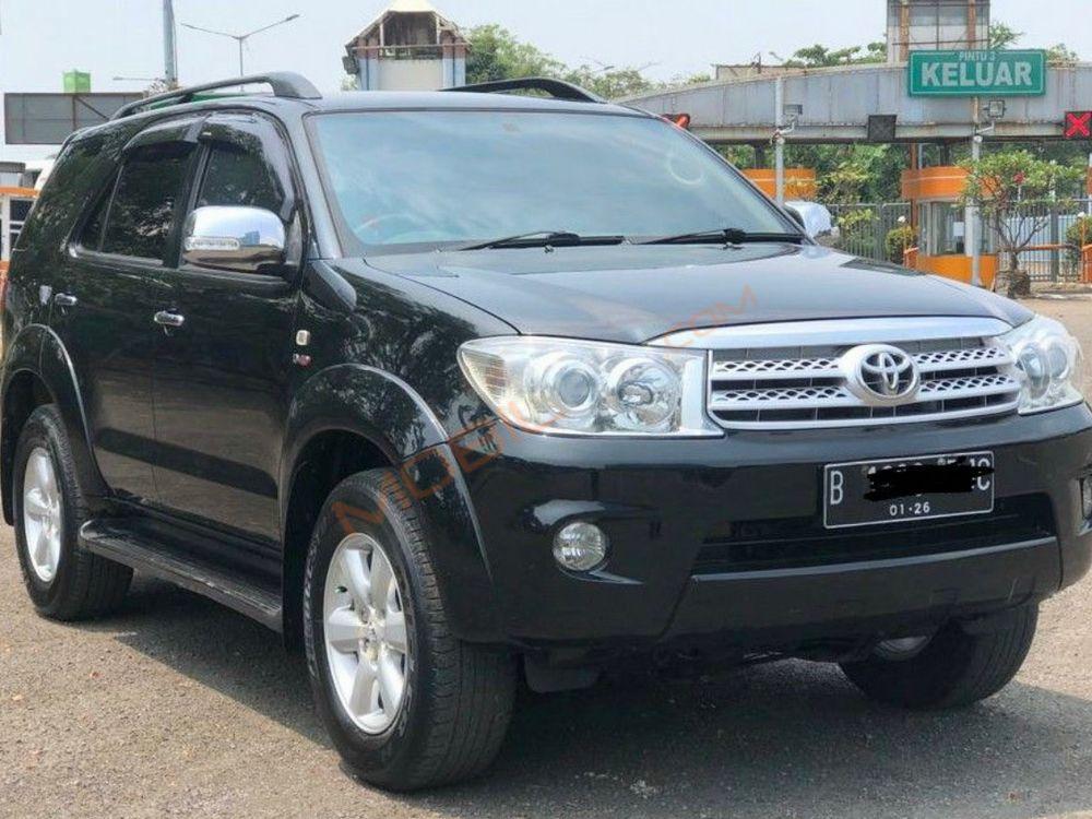 Mobil Toyota Fortuner 2011