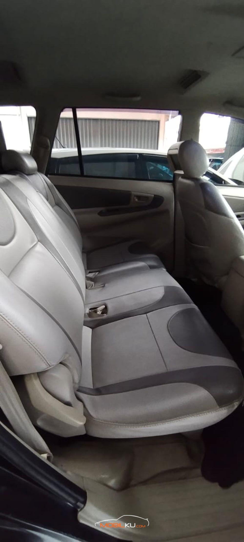 Mobil Toyota Kijang Innova 2015