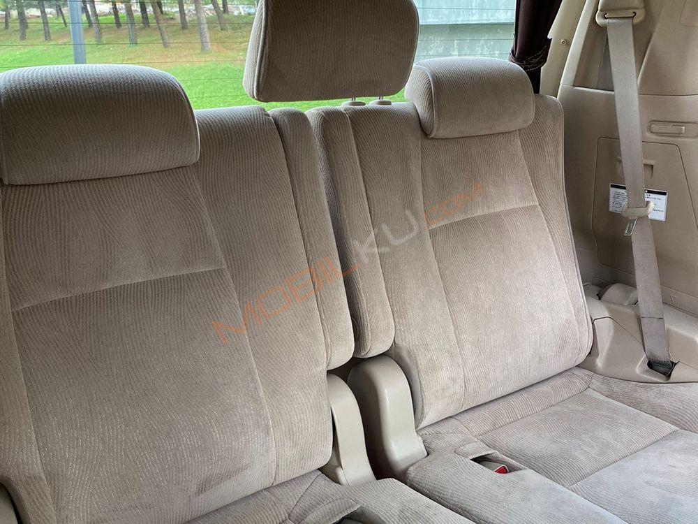 Mobil Toyota Vellfire 2012
