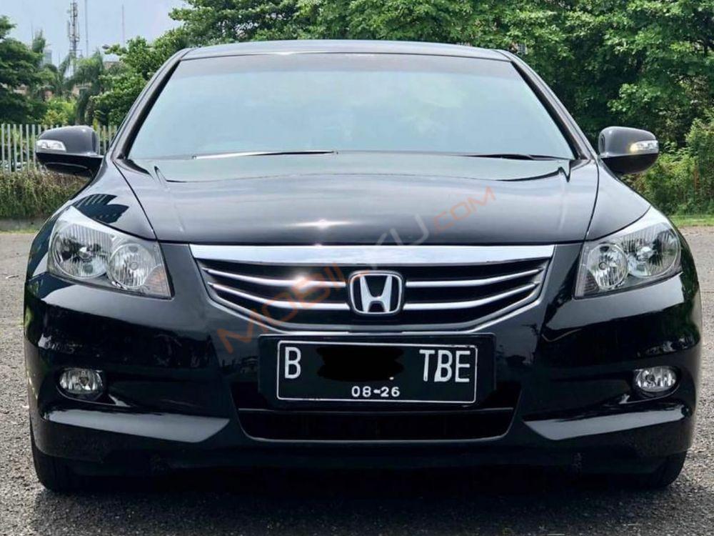 Mobil Honda Accord 2011
