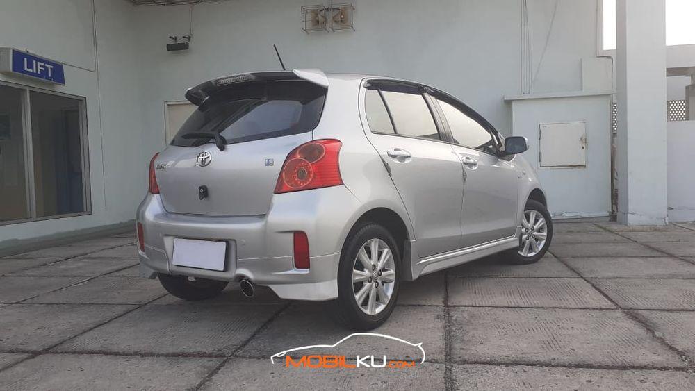 Mobil Toyota Yaris 2013