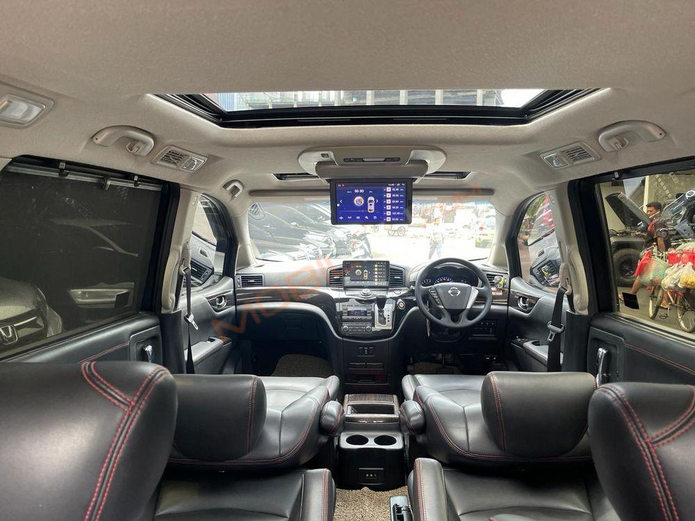 Mobil Nissan Elgrand 2011