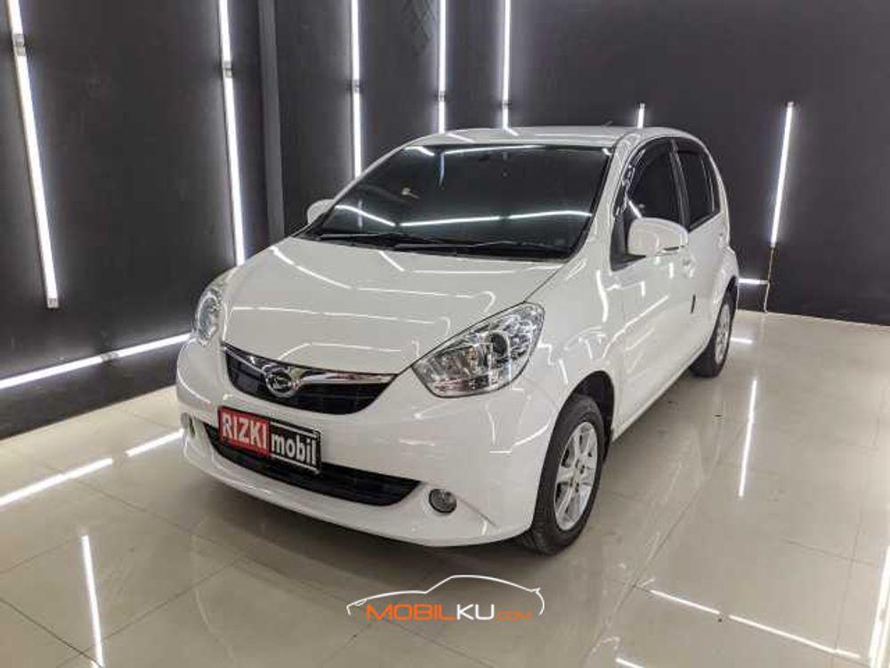 Mobil Daihatsu Sirion 2013