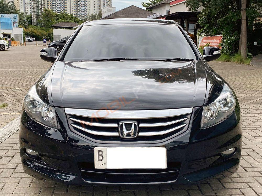 Mobil Honda Accord 2011