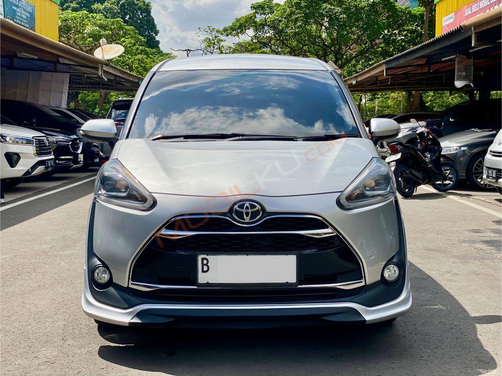 Mobil Toyota Sienta 2019