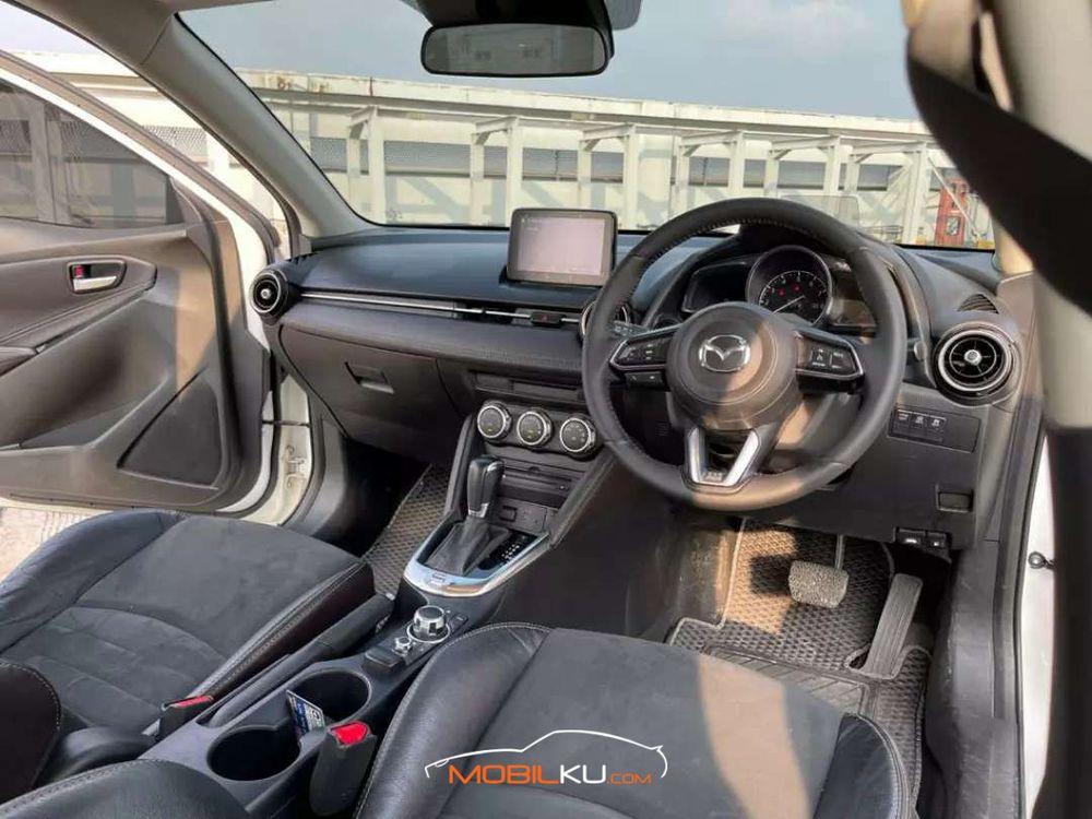 Mobil Mazda 2 Hatchback 2017