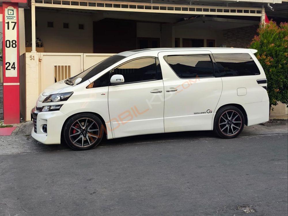 Mobil Toyota Vellfire 2013