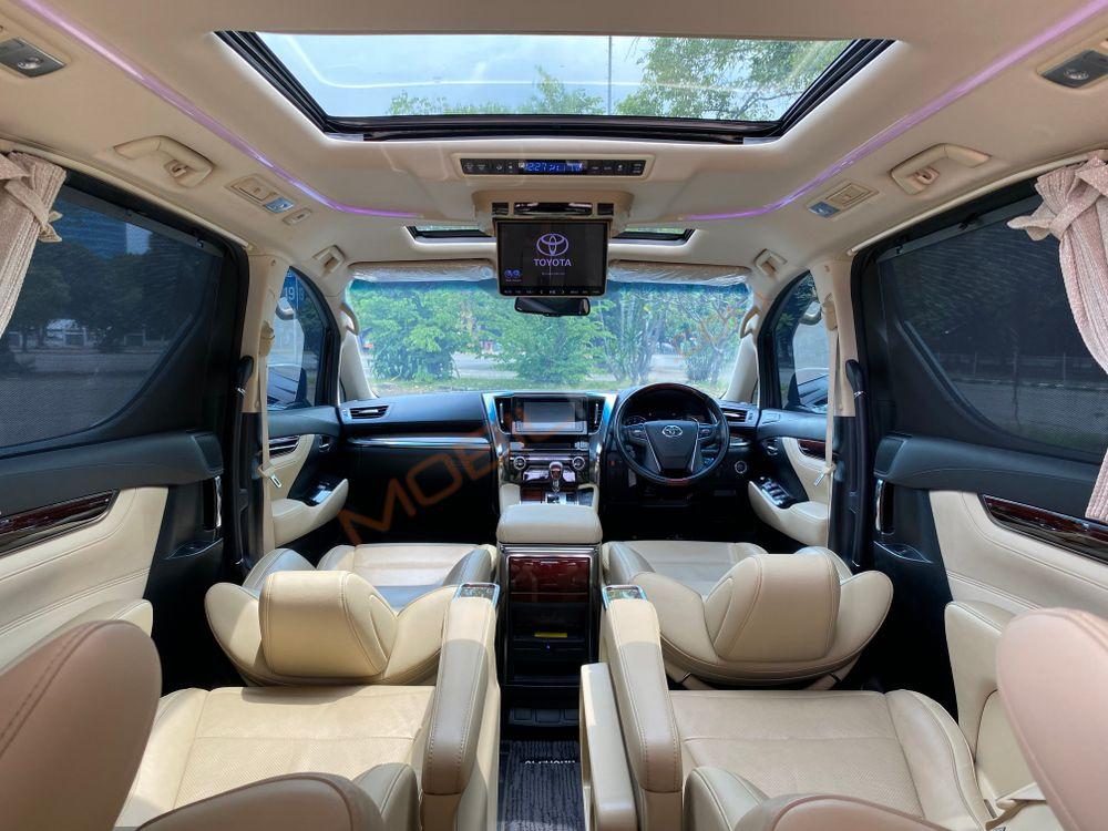Mobil Toyota Alphard 2016