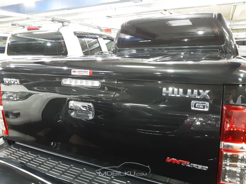 Mobil Toyota Hilux 2014