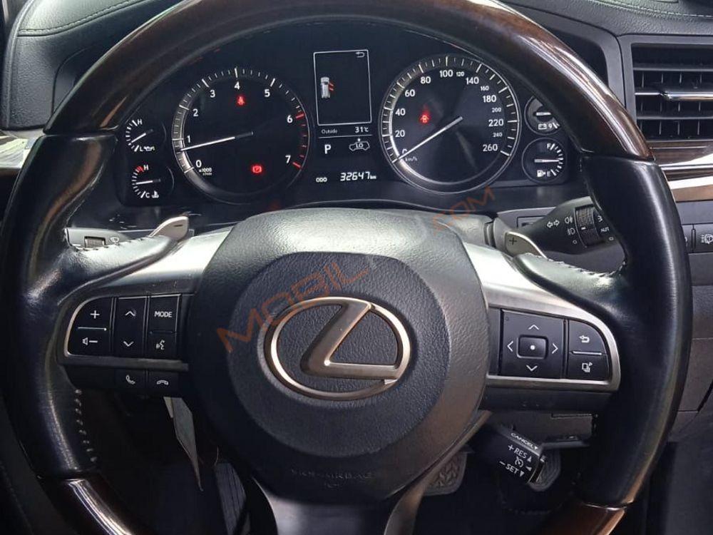 Mobil Lexus LX 2016