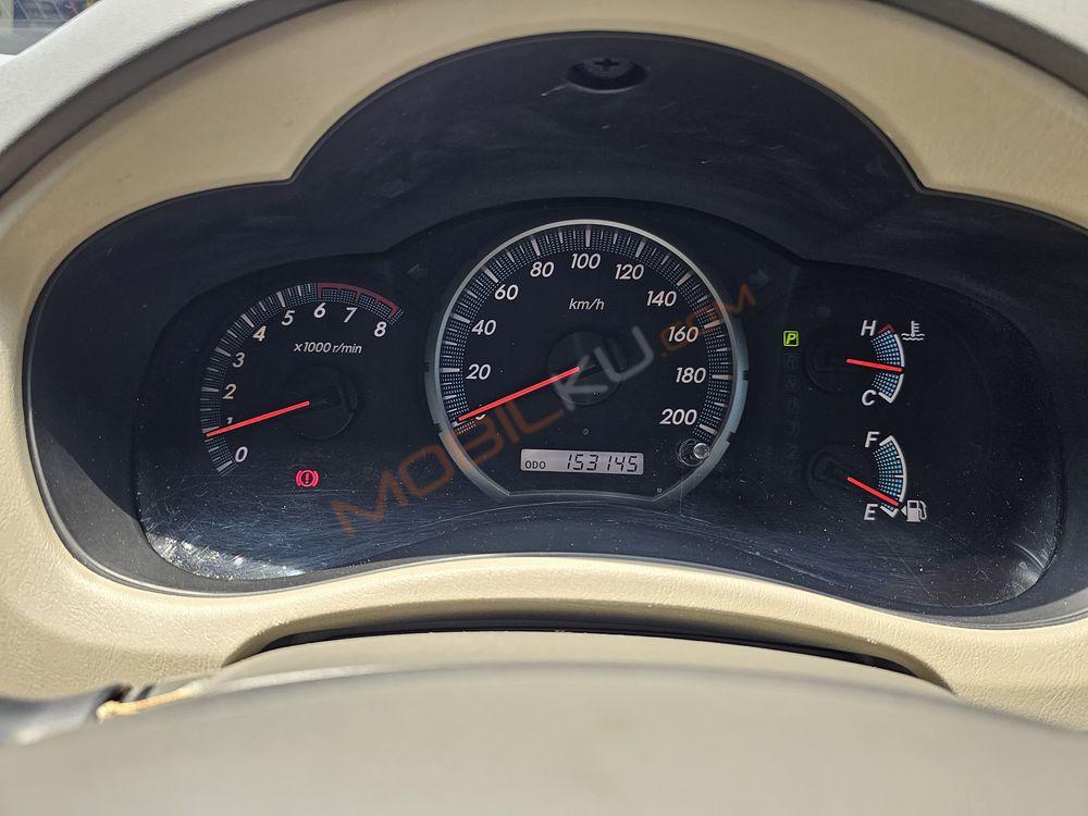 Mobil Toyota Kijang Innova 2013