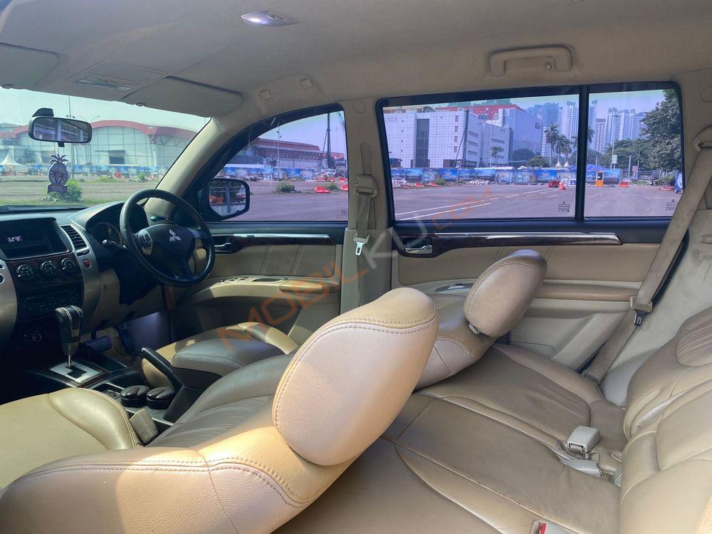 Mobil Mitsubishi Pajero 2010