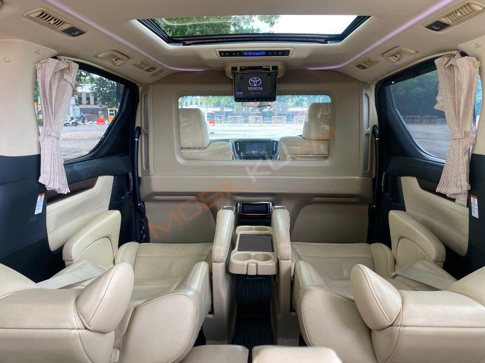 Mobil Toyota Alphard 2017