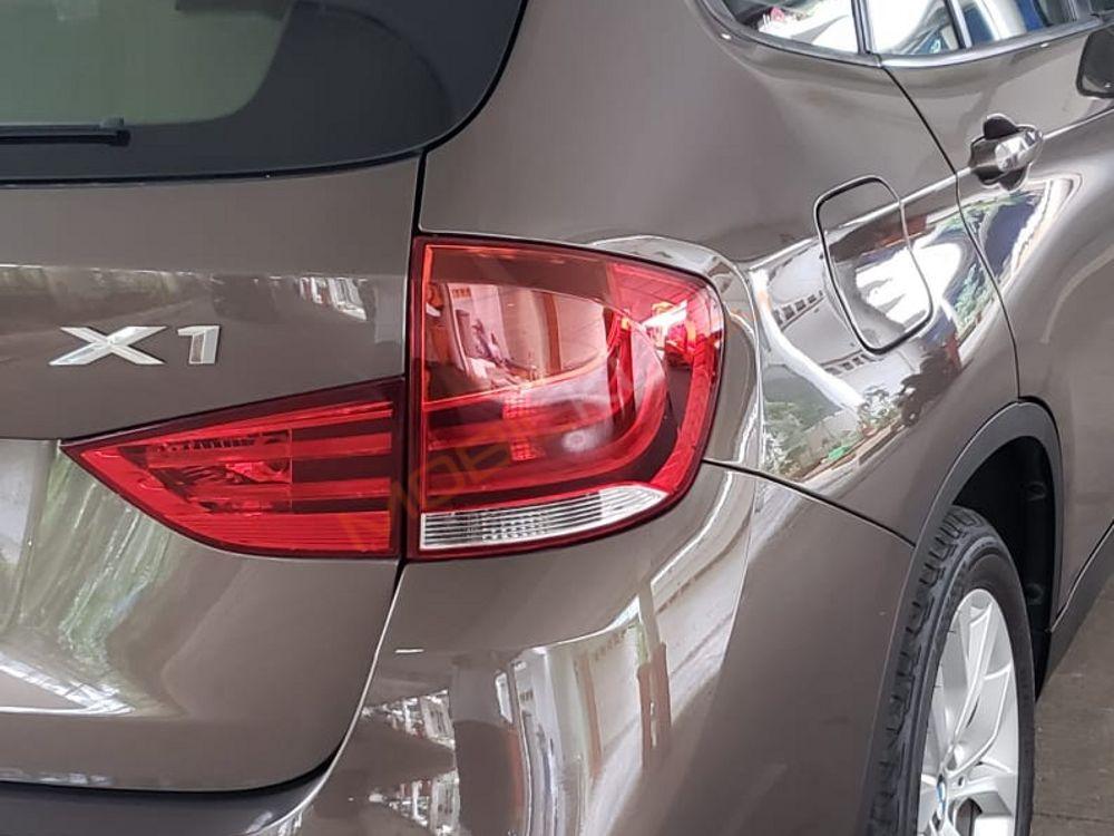 Mobil BMW X1 2012