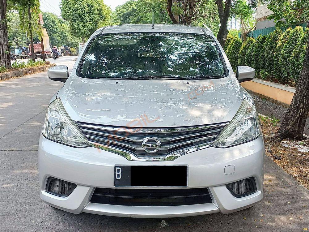 Mobil Nissan Grand Livina 2015