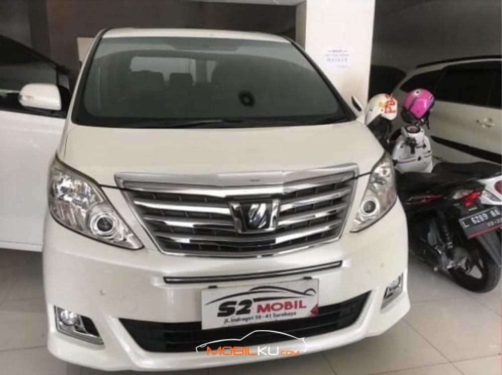 Mobil Toyota Alphard 2012