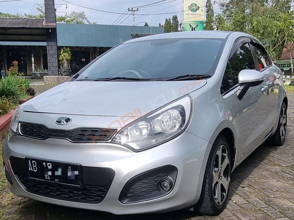 Mobil Kia Rio 2014