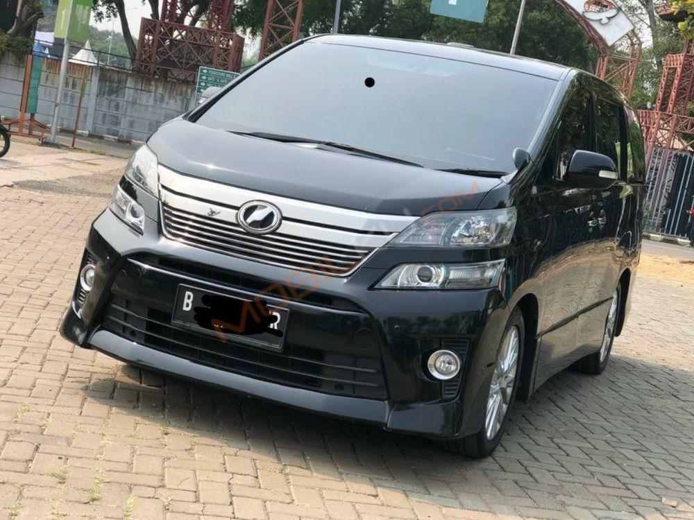 Mobil Toyota Vellfire 2013