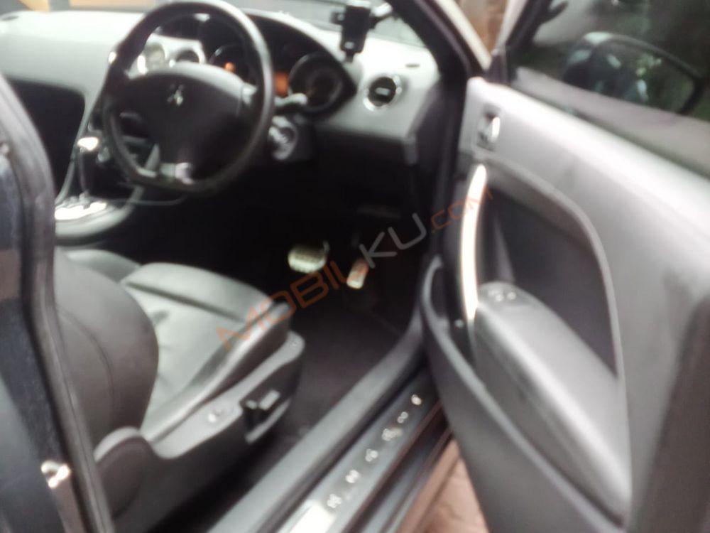 Mobil Peugeot RCZ 2012