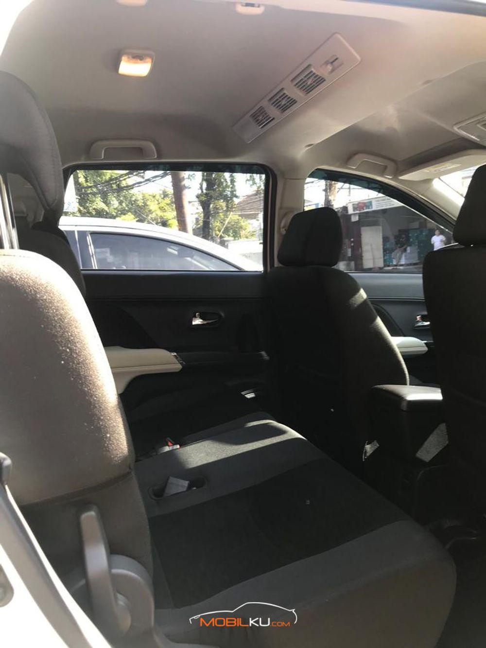 Mobil Toyota Rush 2019