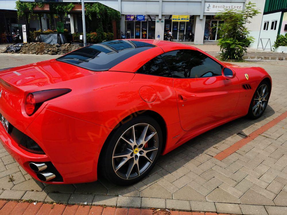Mobil Ferrari California 2008