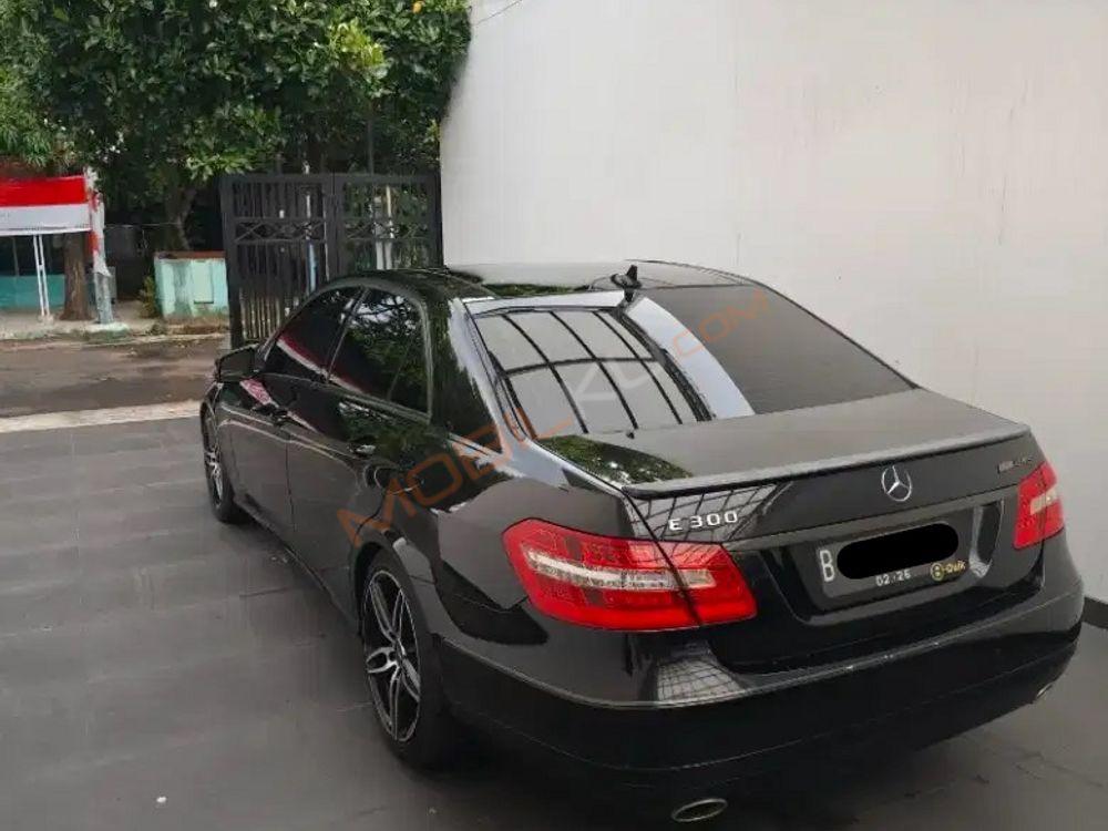 Mobil Mercedes-Benz E-Class 2011