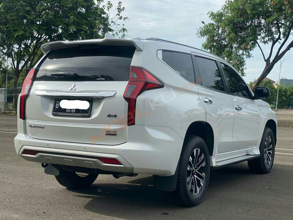 Mobil Mitsubishi Pajero 2021