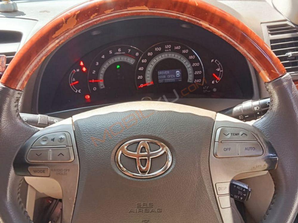 Mobil Toyota Camry 2007