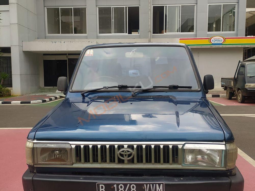 Mobil Toyota Kijang 1995