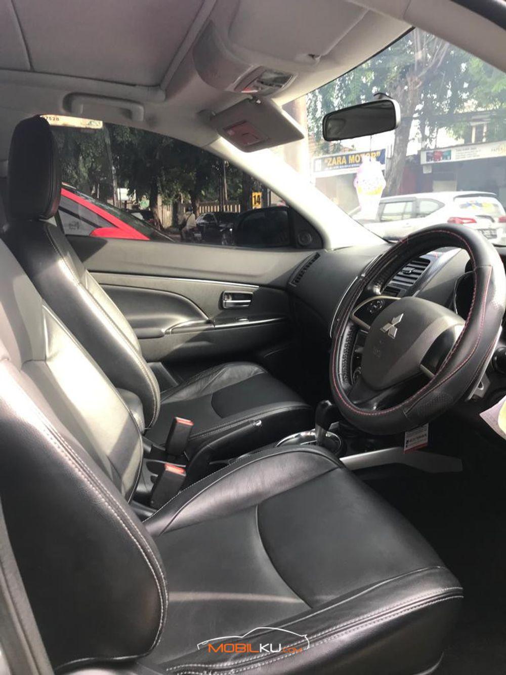 Mobil Mitsubishi Outlander Sport 2014