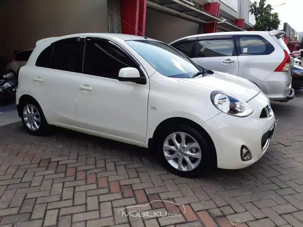 Mobil Nissan March 2014