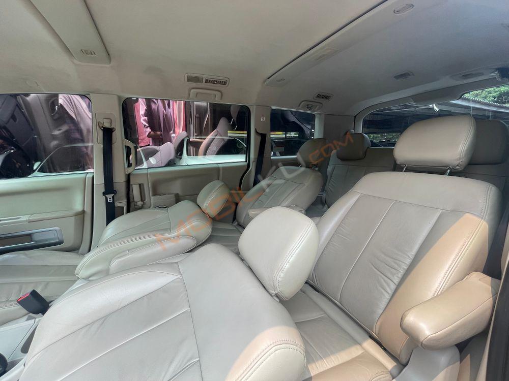 Mobil Mitsubishi Delica 2015
