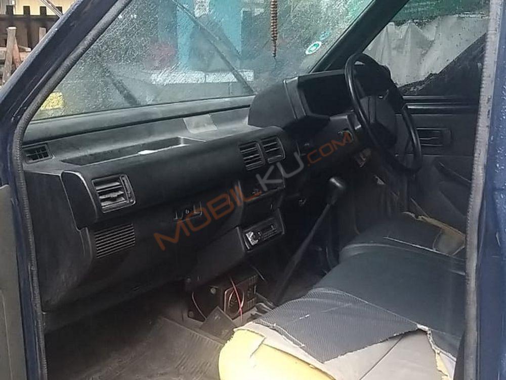 Mobil Isuzu Panther 2008