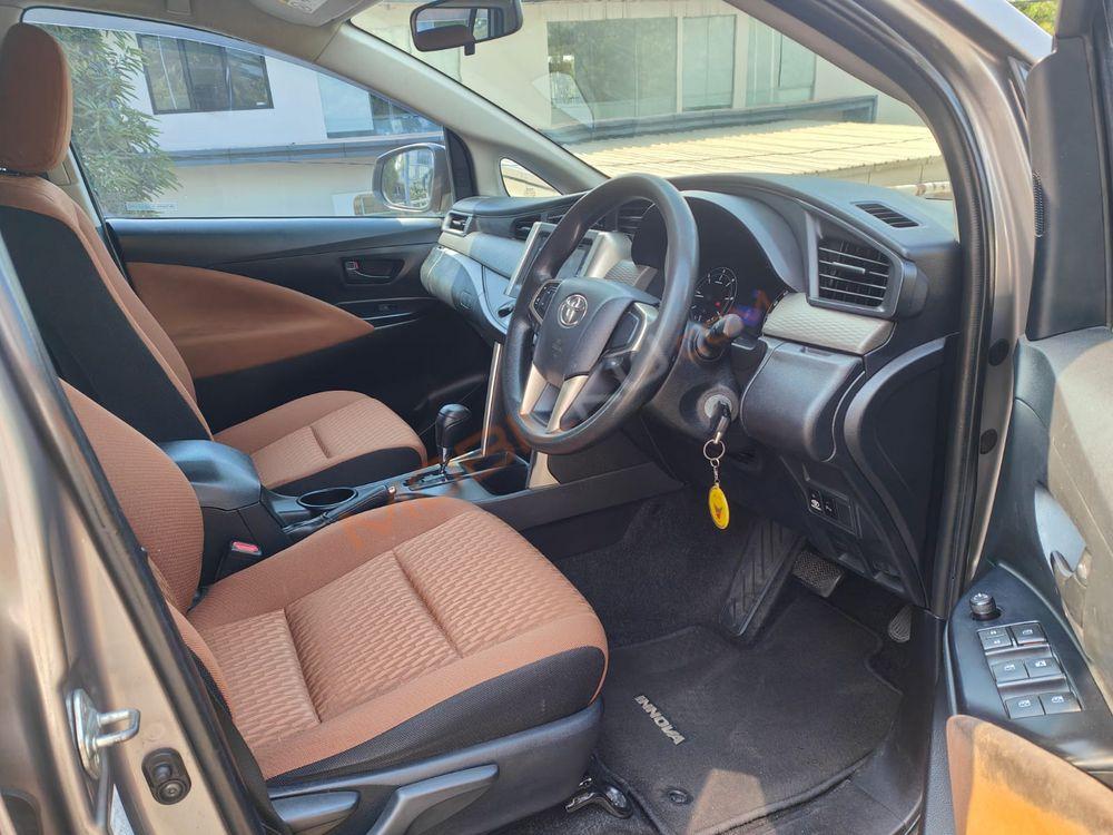 Mobil Toyota Kijang Innova 2016