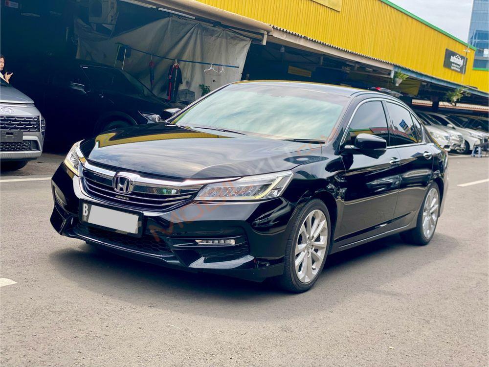 Mobil Honda Accord 2016
