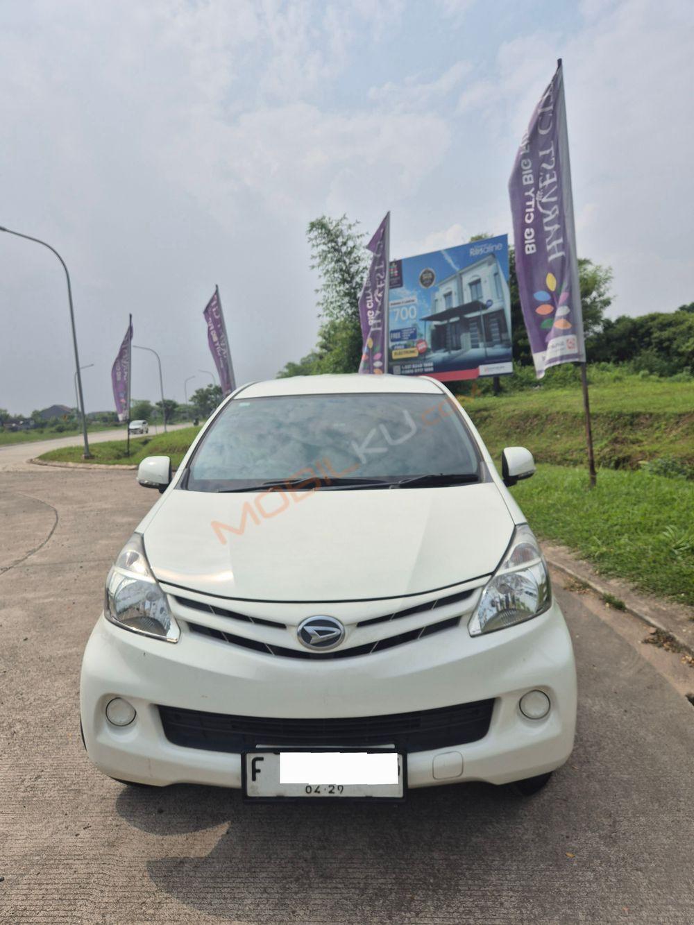 Mobil Daihatsu Xenia 2013
