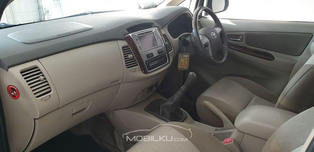 Mobil Toyota Kijang Innova 2014