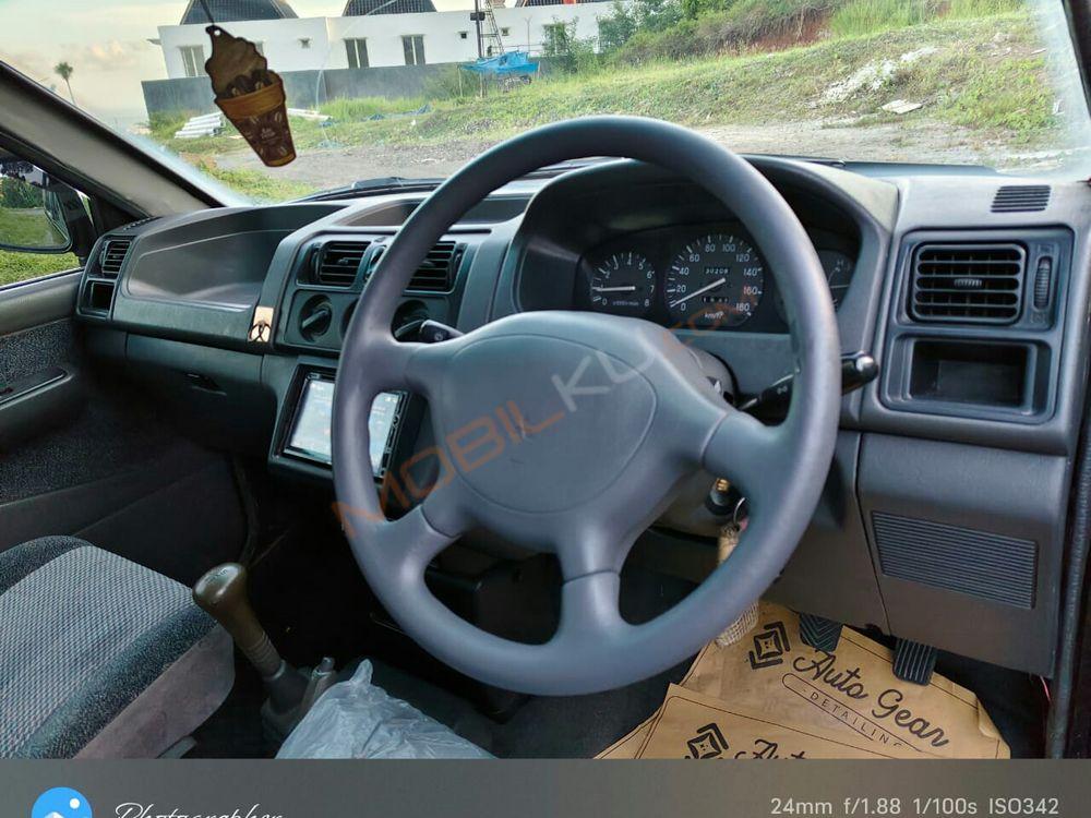 Mobil Mitsubishi Kuda 2003