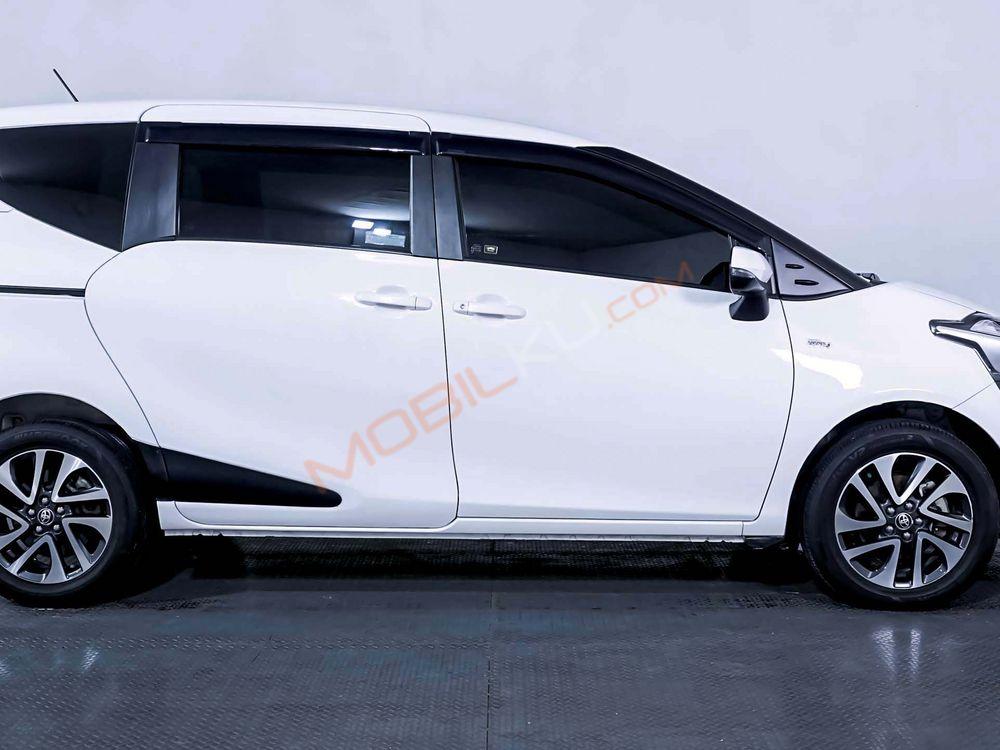 Mobil Toyota Sienta 2018
