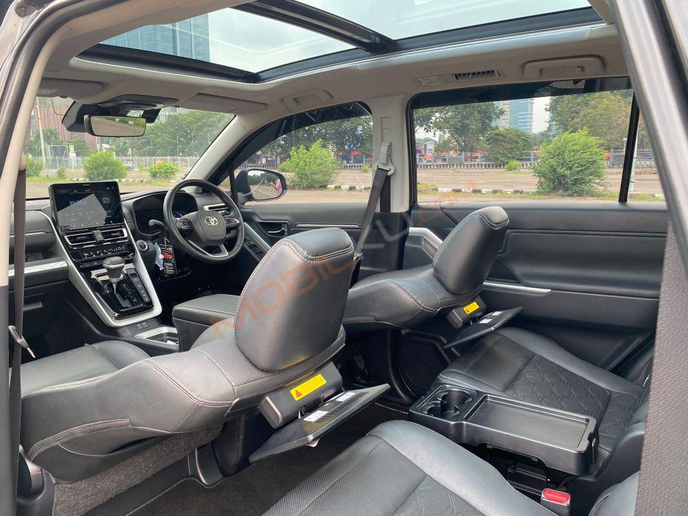 Mobil Toyota Kijang Innova Zenix 2023