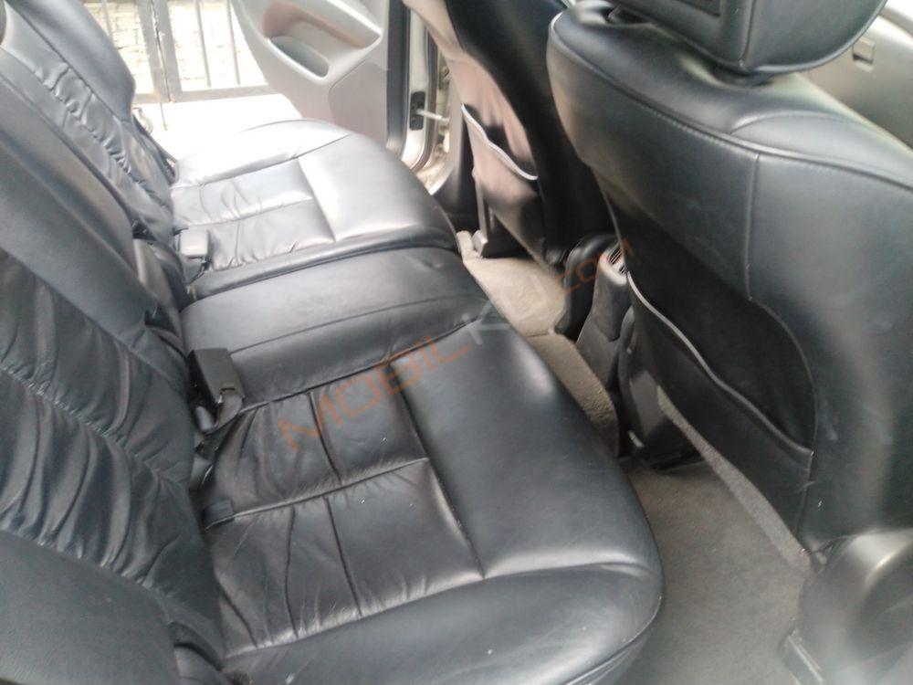 Mobil Nissan Livina 2013