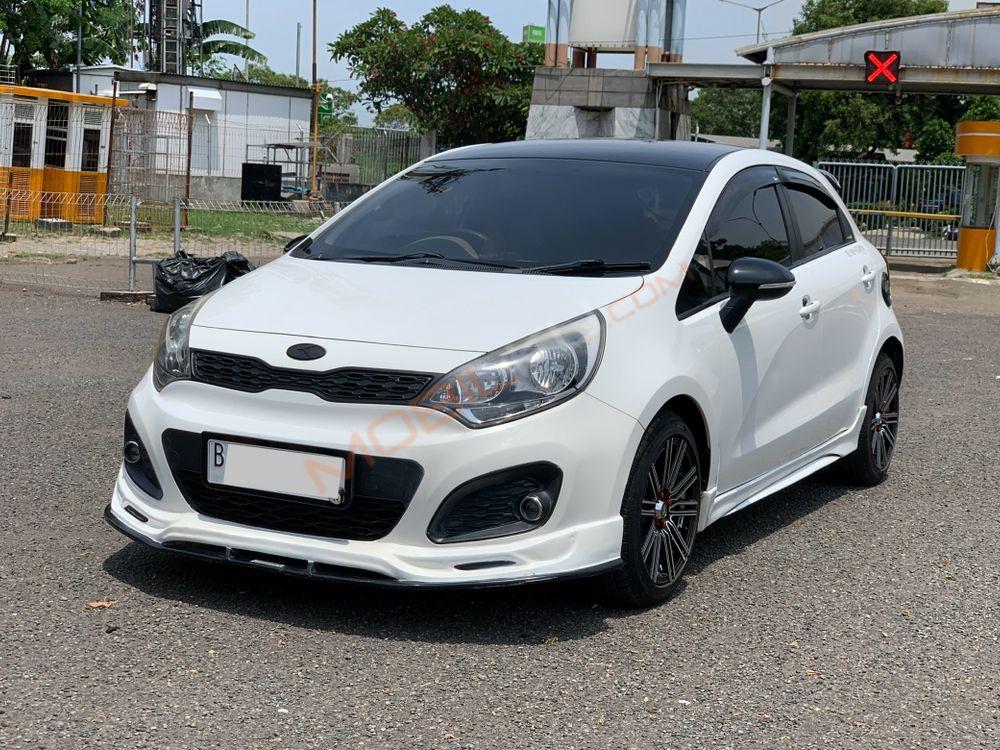 Mobil Kia Rio 2014