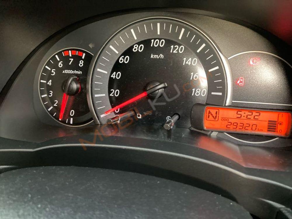 Mobil Nissan March 2017