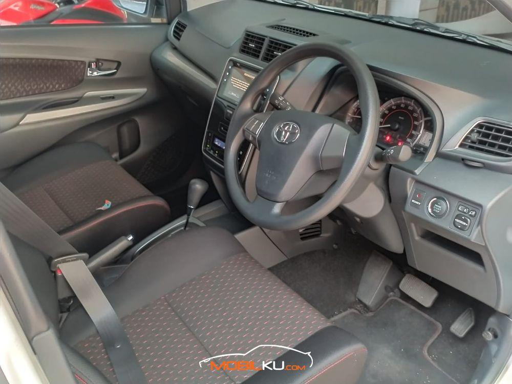 Mobil Toyota Avanza 2020