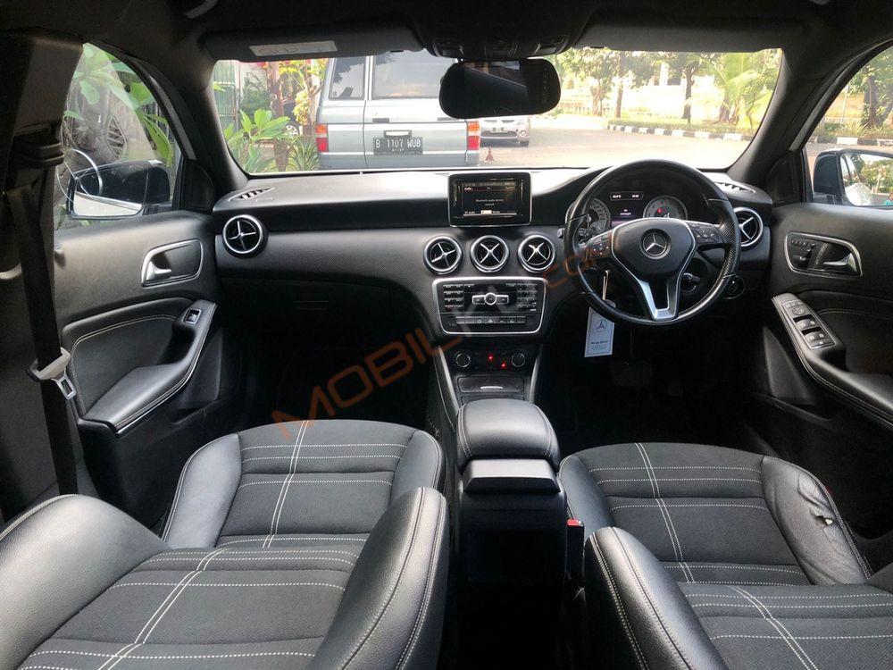 Mobil Mercedes-Benz A-Class 2013