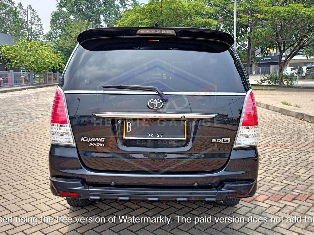 Mobil Toyota Kijang Innova 2011